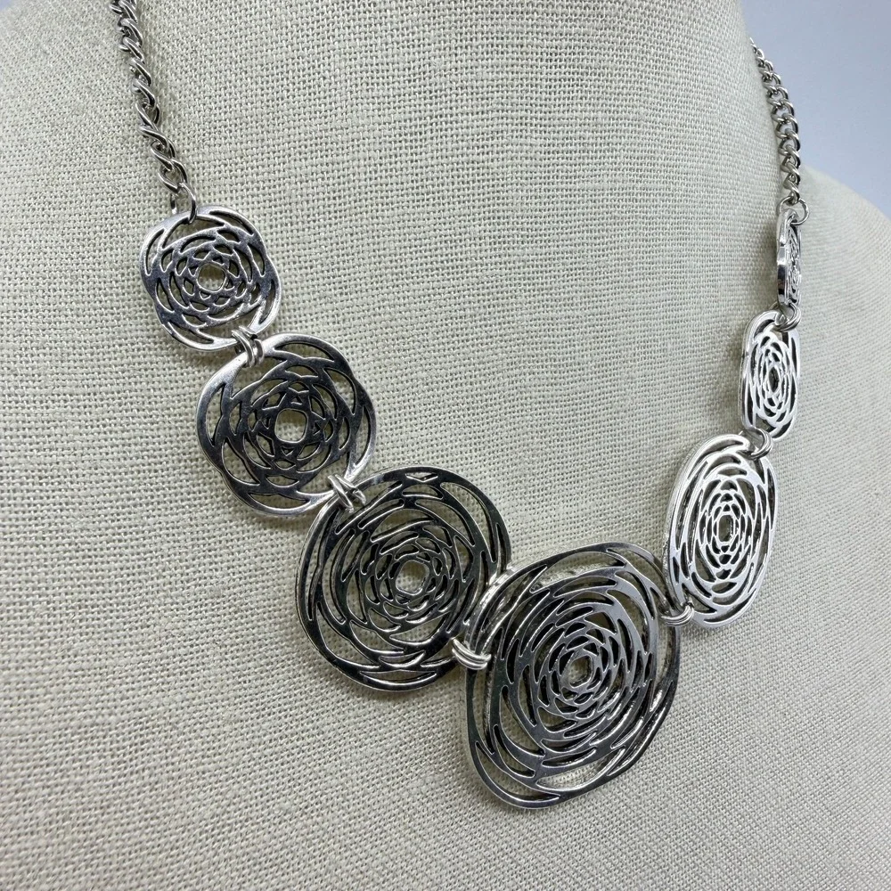 Necklace Silver Tone Spiral Rose Disc Statement Vintage Floral Boho Bib Chain